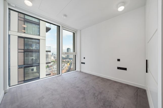 Flat to rent in Casson Square, Southbank, London