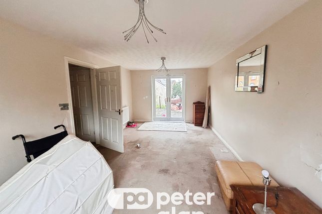29, Wild Field, Bridgend photo 4