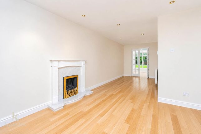 17, Porritt Close, Bamford, Rochdale photo 2
