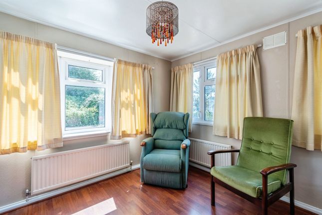 21a, Lycetts Orchard, Corsham photo 3