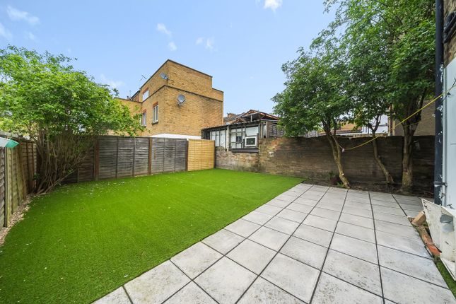 Flat for sale in Selhurst Road, London