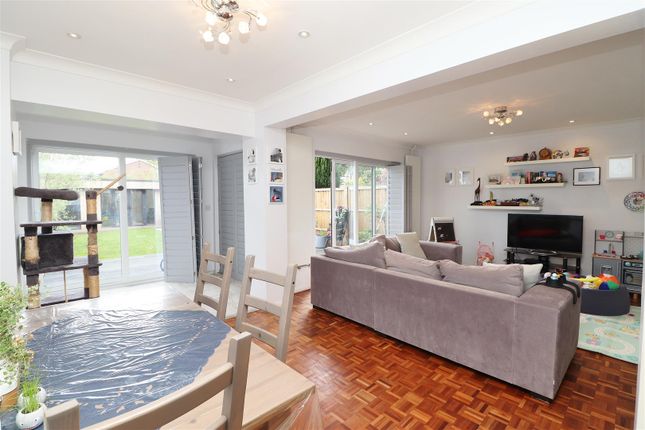 5, Kingsley Avenue, Borehamwood photo 4