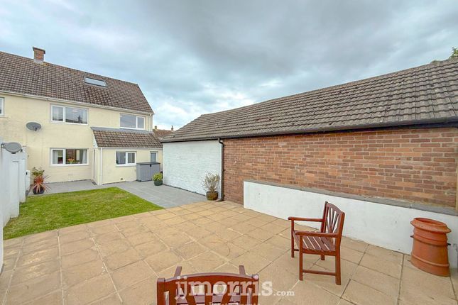 20 Maesglas, Cardigan photo 2