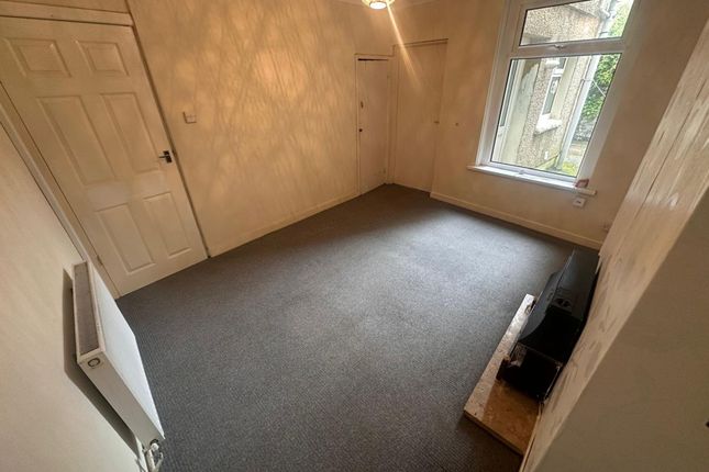 100 Fabian Way, Swansea photo 5