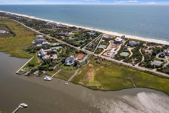 Property for sale in 162 Dune Road In Quogue, Quogue, New York, United States Of America