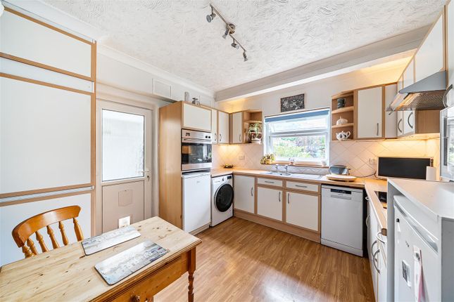 49, Hillrise Avenue, Watford photo 3