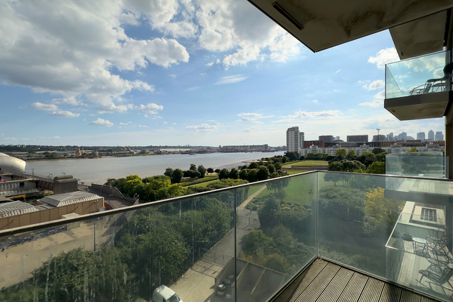 Flat 54, Waterside Heights, London photo 2