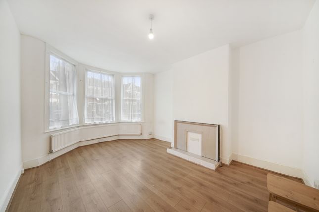 Northcott Avenue, Wood Green photo 2