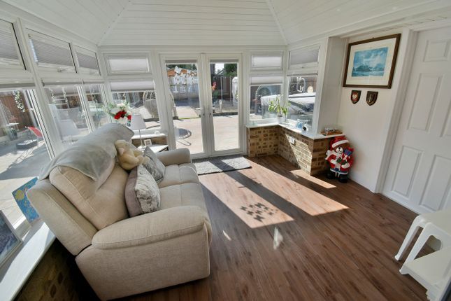 105, Ameysford Road, Ferndown photo 4