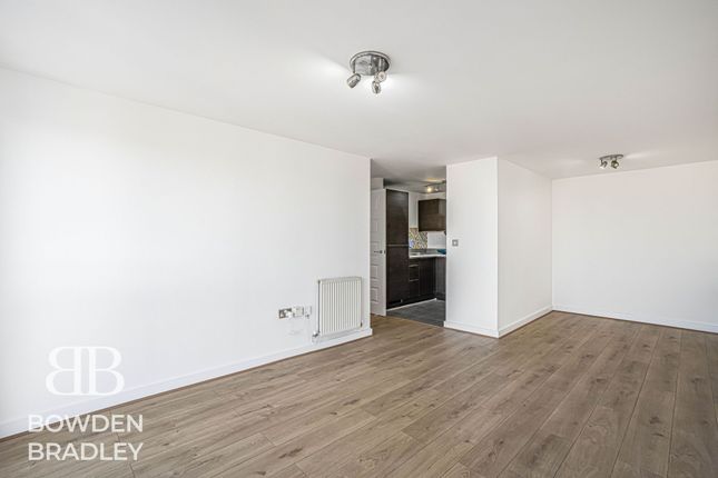 Flat 46, Gateway Court 5-7 Parham Drive, Ilford photo 4