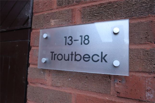 18, Troutbeck, Peartree Bridge photo 2