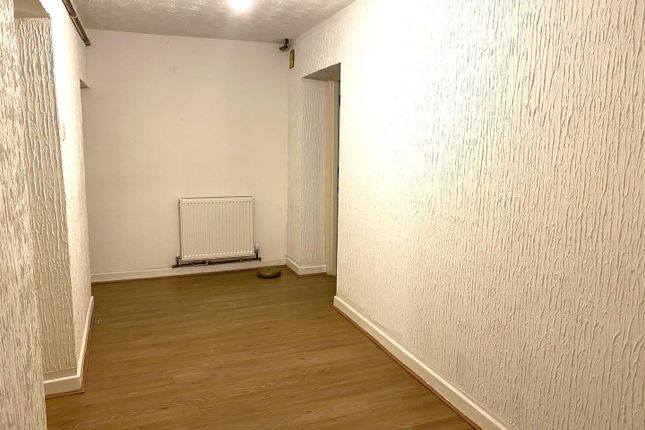 Flat 7, Kensington House, Pembroke Dock photo 5