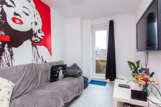 Flat for sale in Oxford Road, Canterbury