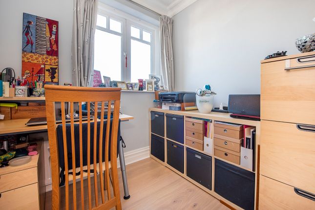 Flat for sale in Arosa Road, Twickenham