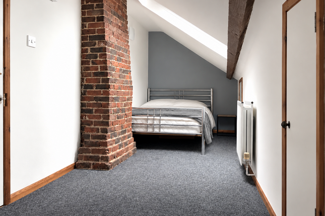 1-bed house on 23 Caesars Road, Newport, £550/mo