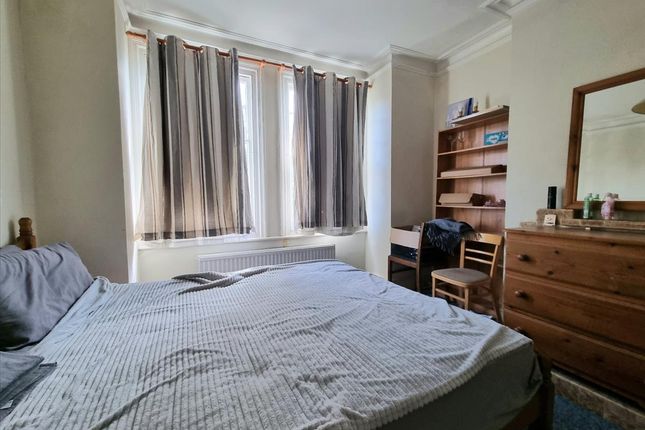 Flat to rent in Chandos Avenue, Ealing, London