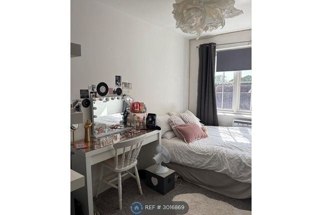 Middle Village, Bolnore Village, Haywards Heath photo 5