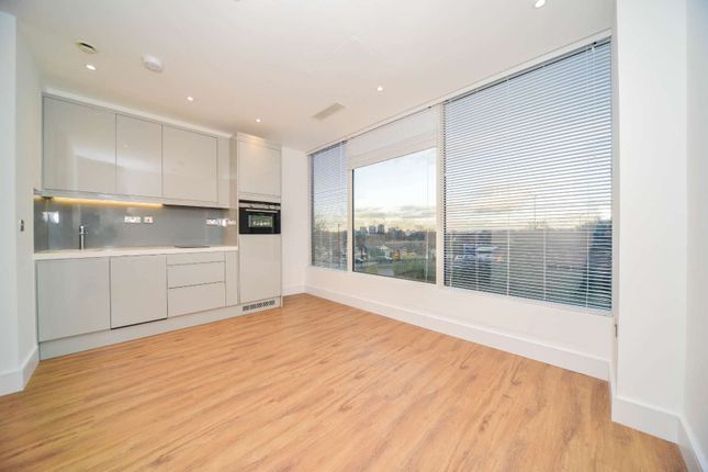 209 Westgate House, Westgate, Ealing photo 2