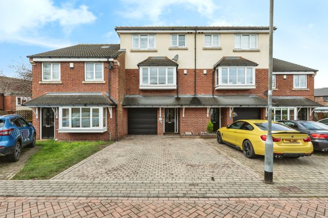 Town house for sale in St. Johns Walk, Swillington