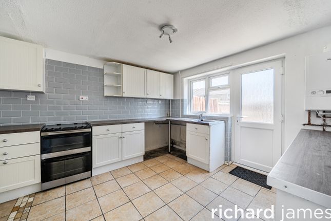 17, Britannia Crescent, Lyneham photo 4