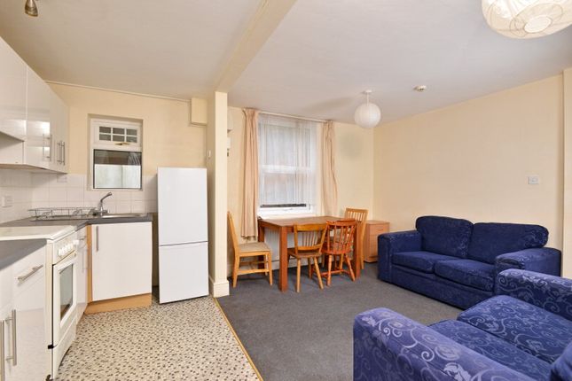 Flat to rent in Windsor Court, St Davids Hill, Exeter