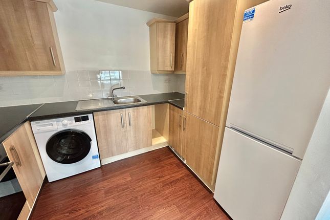Flat 1, 82, Hallam Fields Road, ILKESTON photo 5