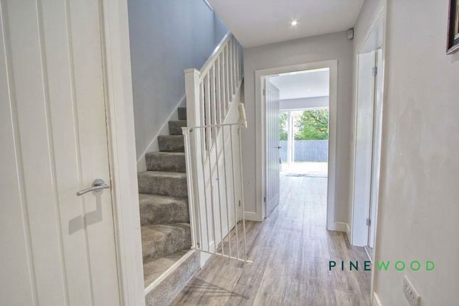 1 Middlecroft Court, Chesterfield photo 4