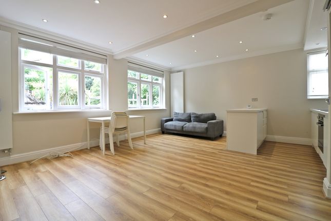 Thumbnail Flat to rent in The Lodge, The Avenue, Chiswick