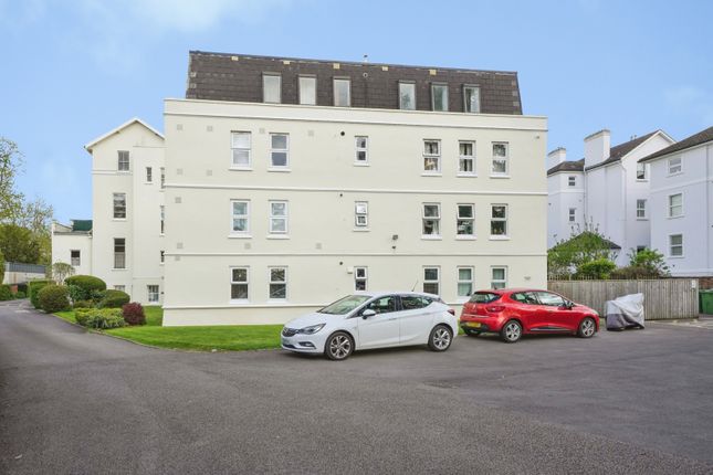Studio flat on Flat 14, Beaufort Court, 10, The Park, Gloucestershire, £120,000