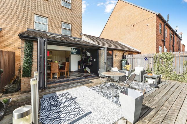 2, Bretton Close, Barnsley photo 2