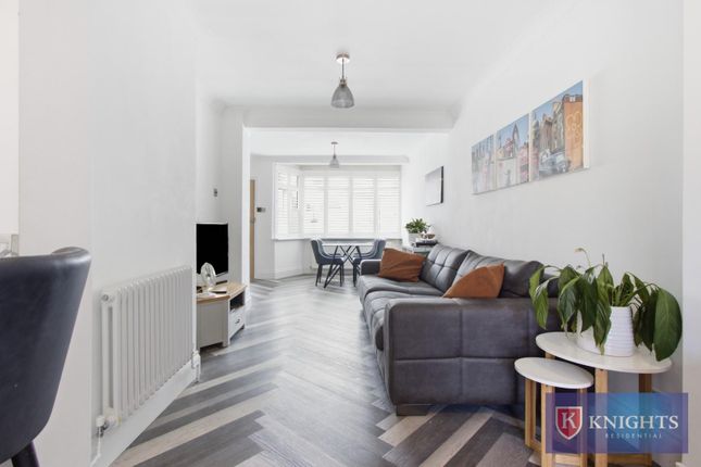 85, Oaklands Avenue, London photo 4