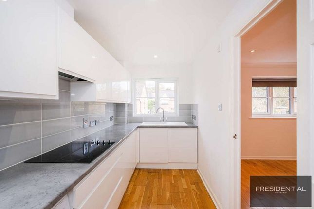 13 Maybury Close, Loughton photo 4