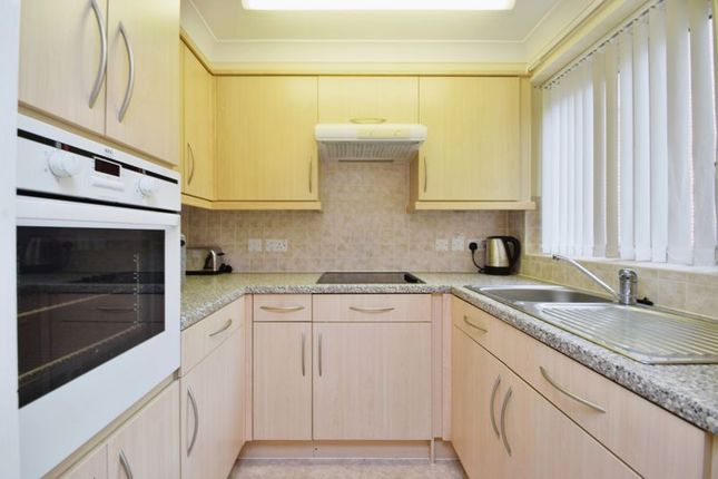 Flat for sale in Pantygwydr Court, Swansea