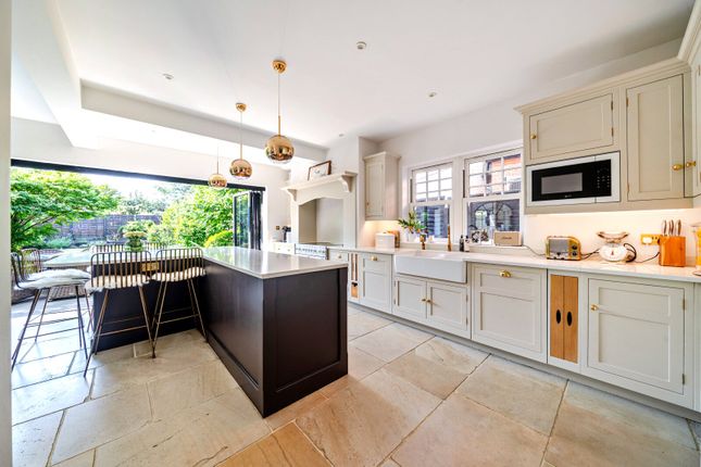 12, St. Albans Avenue, Weybridge photo 2