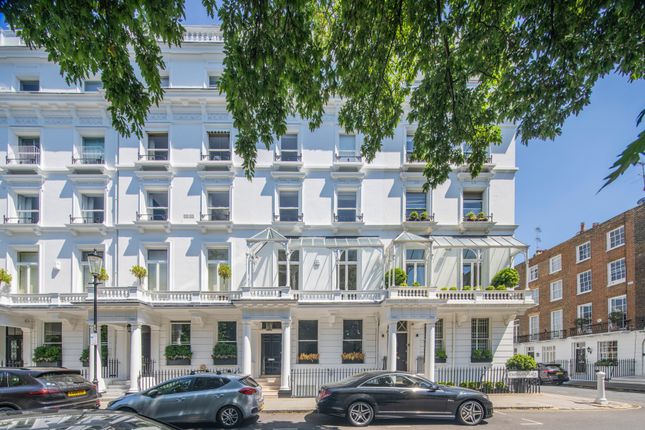 Thumbnail Terraced house for sale in Cadogan Place, London