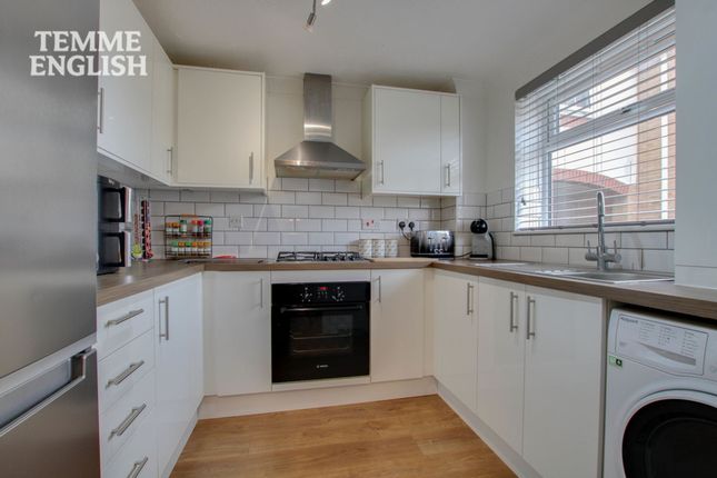 42 Derby Close, Basildon photo 2