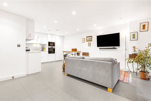 Flat for sale in Upper Clapton Road, London