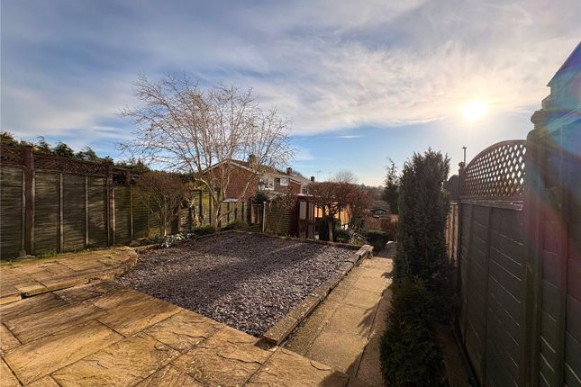32, Falconers Close, Northamptonshire photo 2