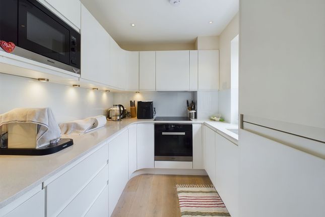 Flat 39, Trinity Court, London photo 5