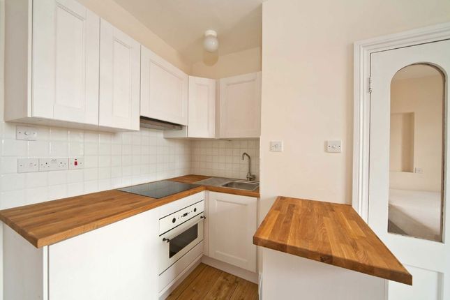 Flat 2, 510, Fulham Road, London photo 3