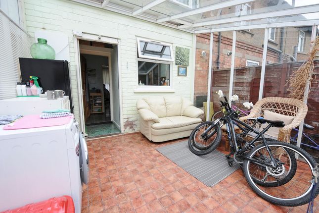 2 Eastfield Crescent, Wellingborough photo 4