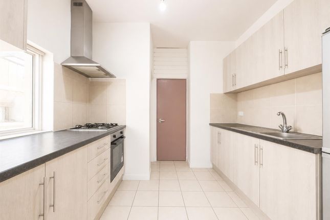 9, Rossindel Road, Hounslow photo 3
