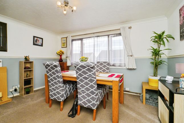 46, Kimberley Close, Dover photo 4