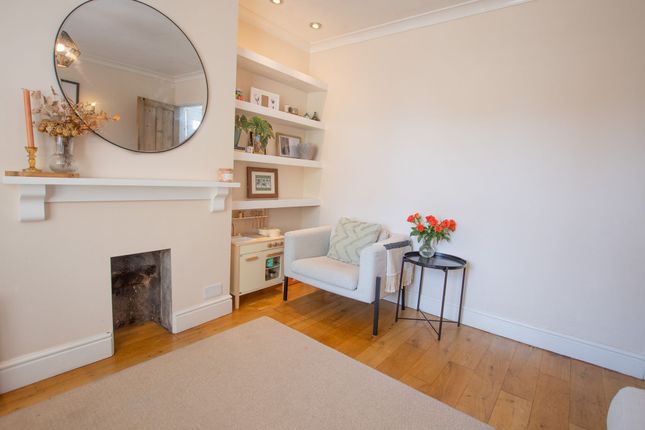 253 Worplesdon Road, Guildford photo 4