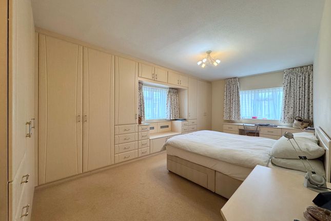 20 Lodge Close, Edgware photo 3