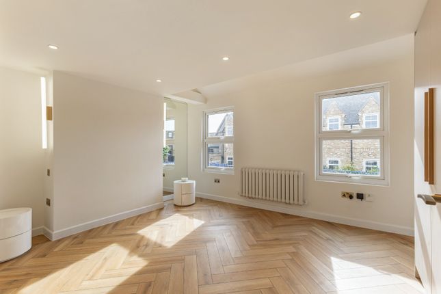 Estcourt Road, London photo 4