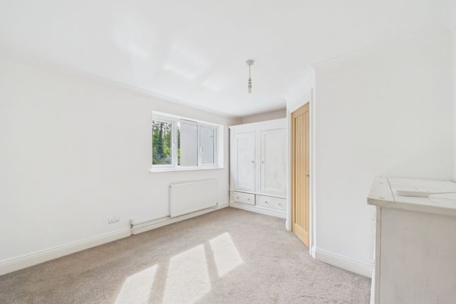 16, Leat Close, Sawbridgeworth photo 3