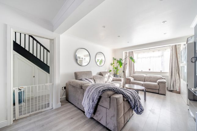 23, Almond Way, Mitcham photo 3