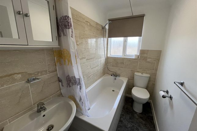 24, Mead Fields, Bridport photo 5