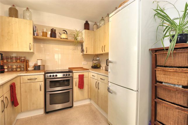 9, Corrie Road, Surrey photo 3